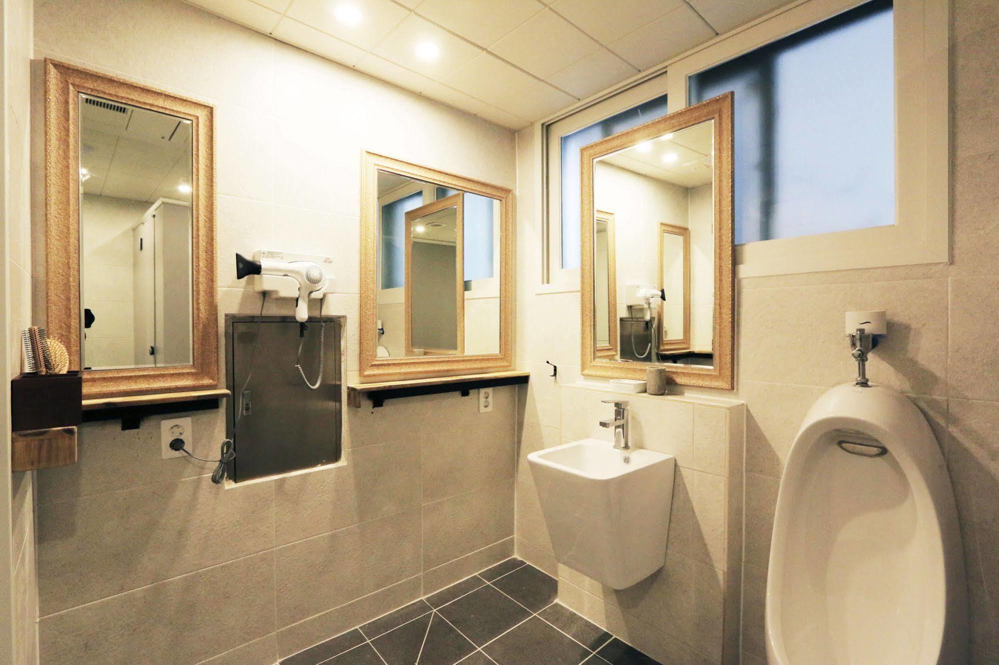 Blueboat Hostel ג'אונג'ו מראה חיצוני תמונה