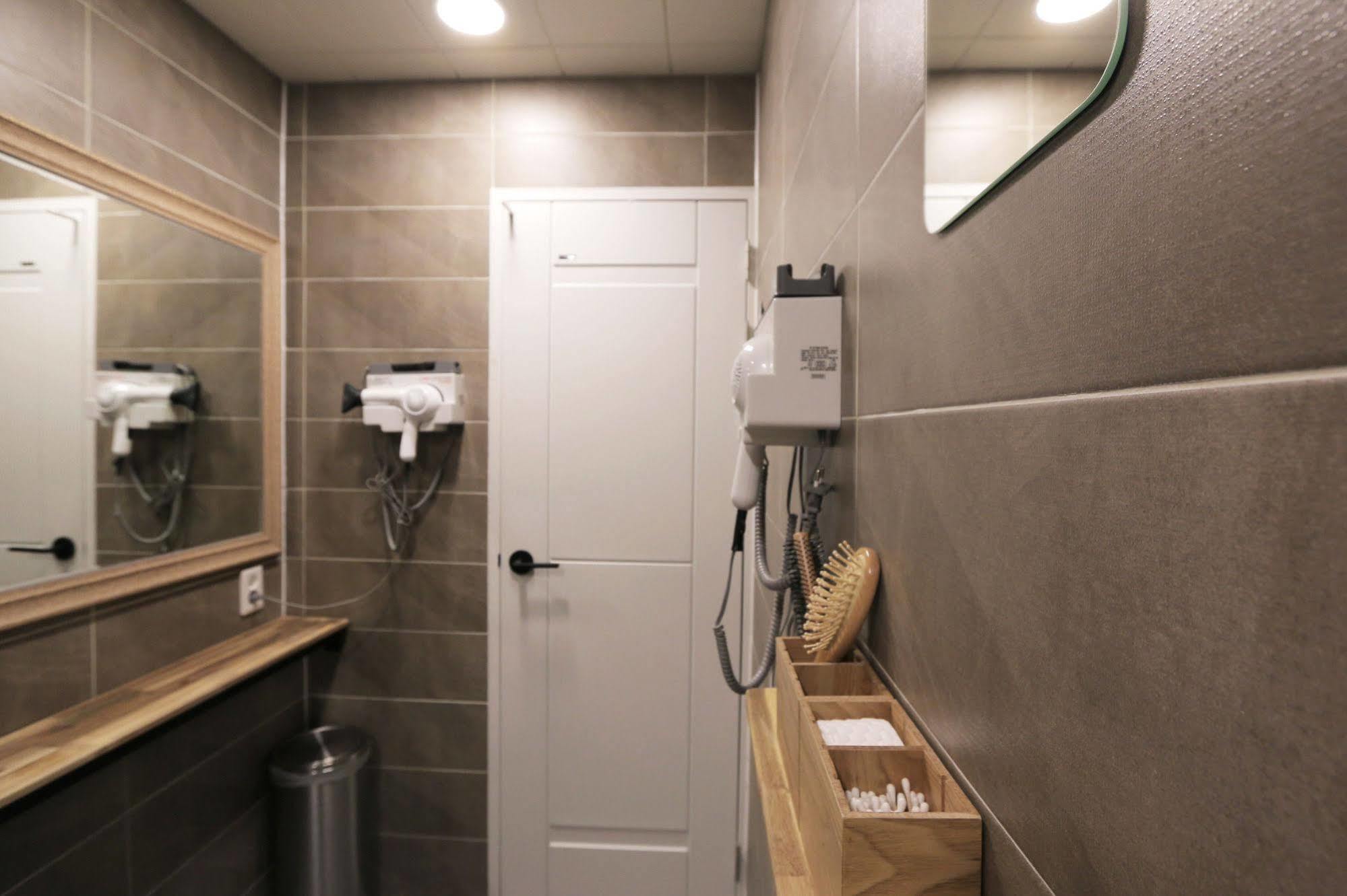 Blueboat Hostel ג'אונג'ו מראה חיצוני תמונה